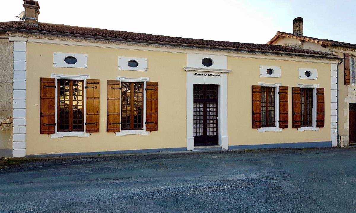 Saint-Maigrin House | Lovely relaxing Charente Maritime family holiday home, heated pool, Pet Friendly