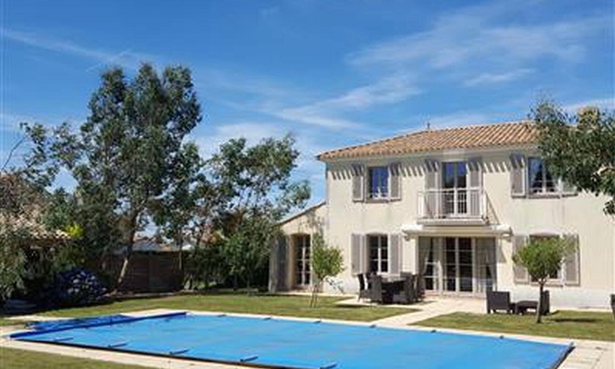 Coex Villa | Lovely villa with private heated swimming pool sleeps up to 9