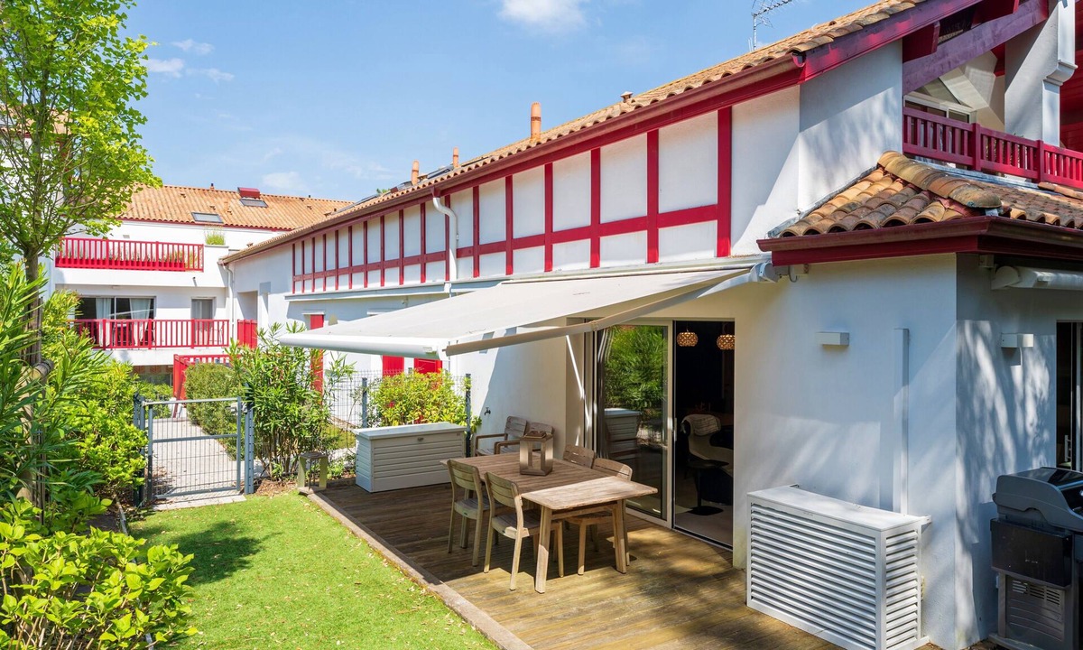 Soorts-Hossegor Apartment | “Luxurious Apartment with Garden” with Shared Terrace, Wi-Fi, and Air Conditioning