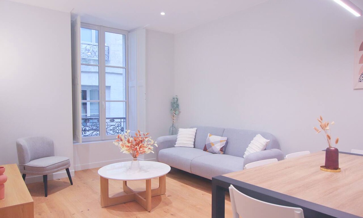 Hotel de Ville - Quinconces Apartment | Luxury 3-bedroom apartment in hyper centre, air con, lift
