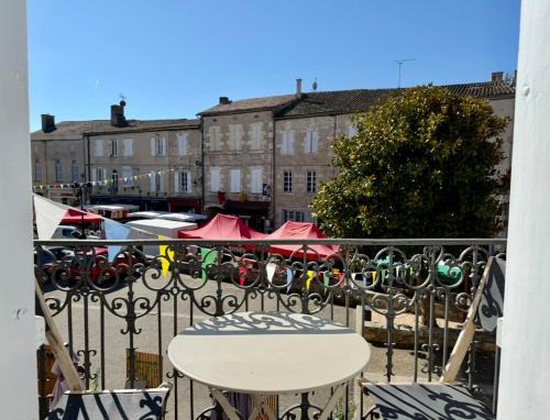 Duras Apartment | Luxury Apartment Overlooking Historic Town Market