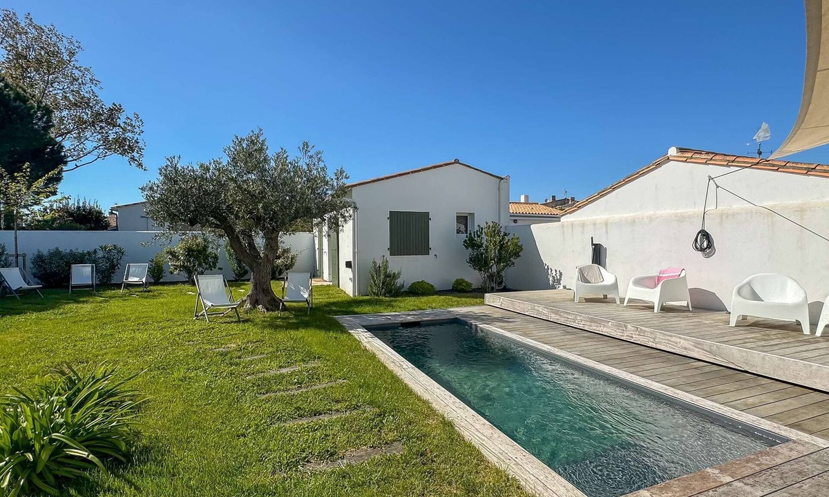 La Couarde-sur-Mer House | Luxury villa with swimming pool for 8 people
