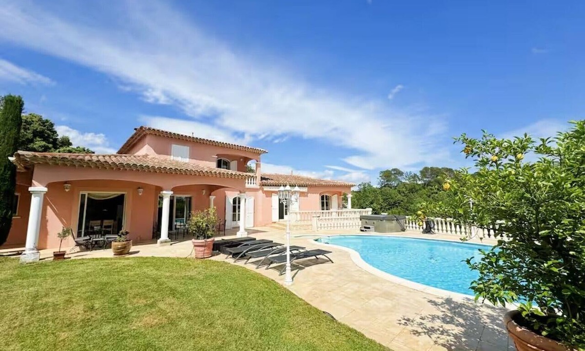 Montauroux Villa | Luxury Villa with Spa, Sauna, and Billiards Table