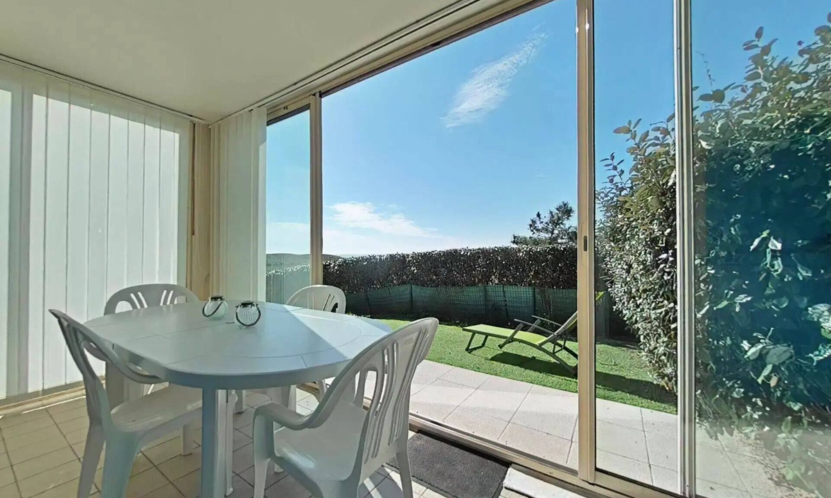 Bretignolles-sur-Mer Villa | Mais 2 rooms cabin sleeps 4 BRETIGNOLLES SUR MER