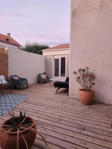 Port-des-Barques Villa | Maison de l'île Madame - 4 chambres - Terrasse vue mer, plage et village à 2 pas - piscine dans la résidence - parking