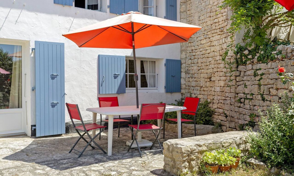 Sainte-Marie-de-Re House | “Maison De Pays Églantine” with Private Terrace, Garden, and Wi-Fi