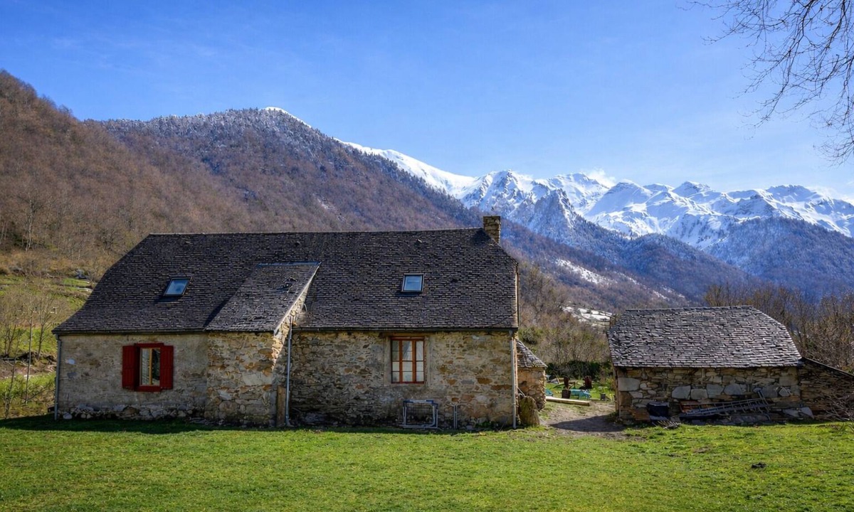 Estaing House | Maison de Pierre, Sauna and Pyrenees View