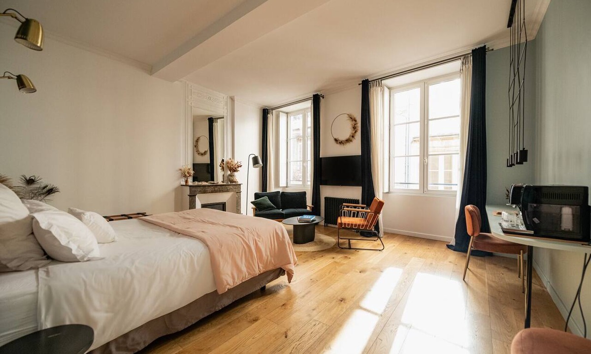 Hotel de Ville - Quinconces House | Maison Fernand