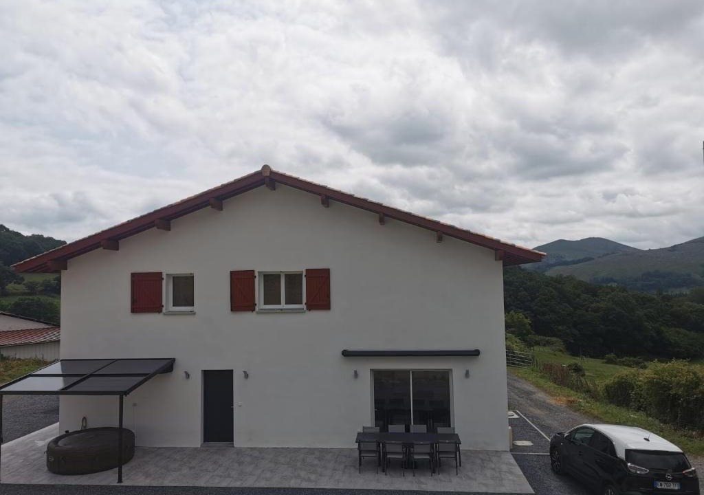 Saint-Esteben House | Maison mitoyenne au cœur du Pays Basque