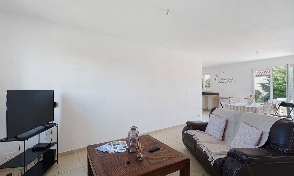 Saujon House | Maison Soleil: private terrace, private garden & Wi-Fi in Saujon