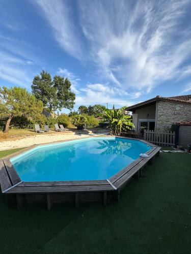 Sansais Villa | Marais Inn- grande longère avec piscine et jardin arboré , Marais Poitevin