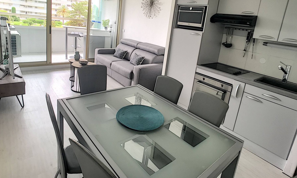 Villeneuve Loubet Beach Apartment | MARINA BAIE DES ANGES Renovated 2-room apartment for 4 Adults and 2 adolescents