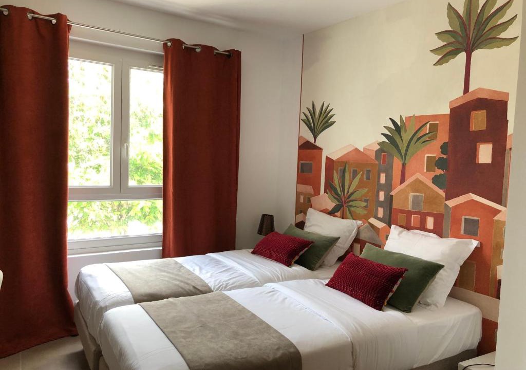 8th Arrondissement Hotel | MGH Massilia Green House