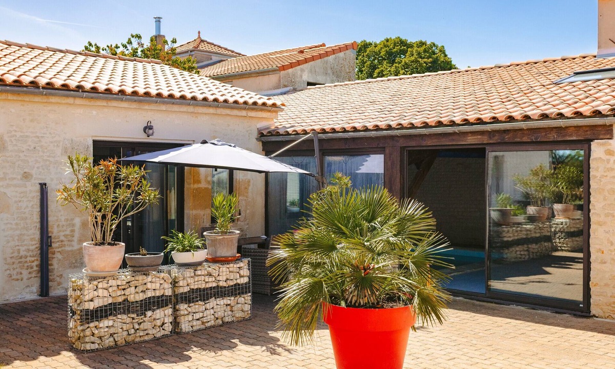 La Jarrie House | Mimosa and Rétaise Gîte with Terrace, Pool, and Air Conditioning by Kaz'Concept