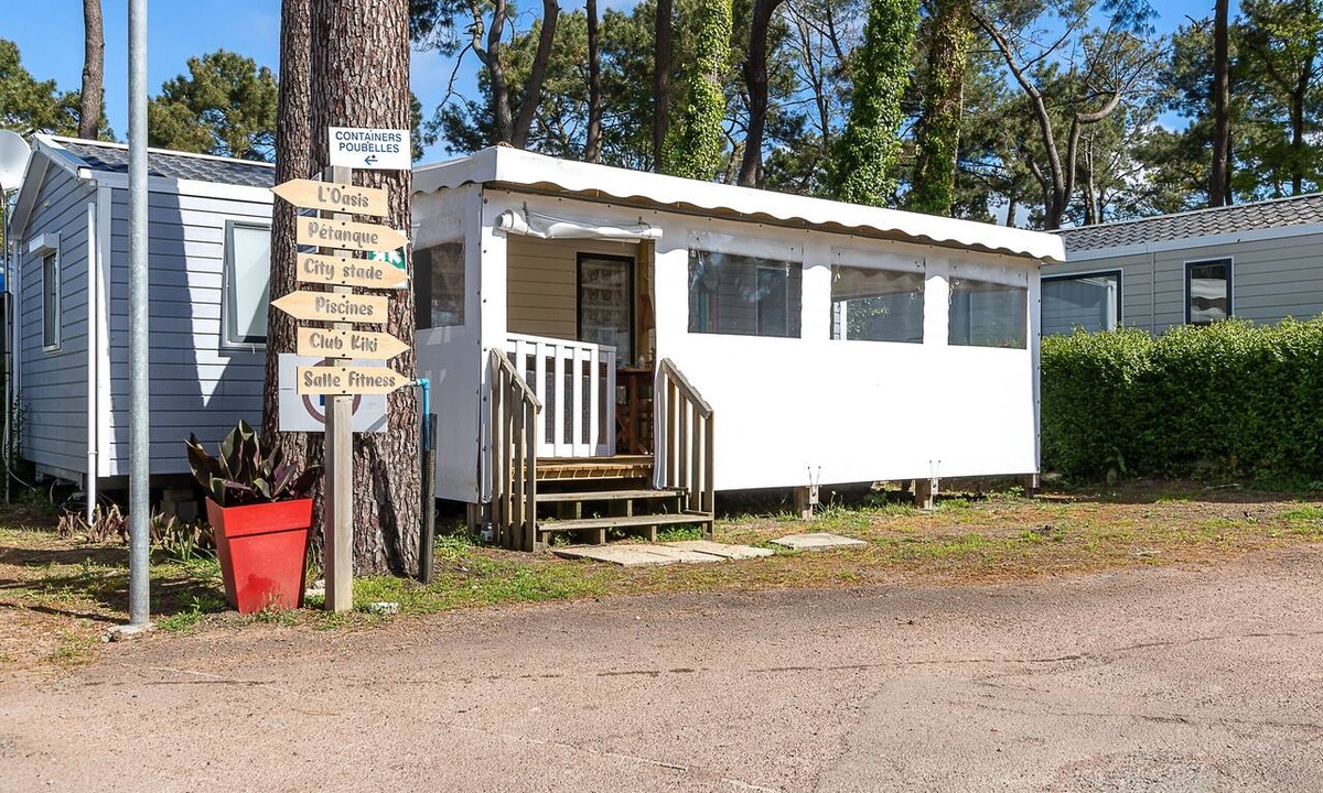 Saint-Hilaire-de-Riez RV Rental | Mobile Home for 6 with Shared Pool and Private Terrace