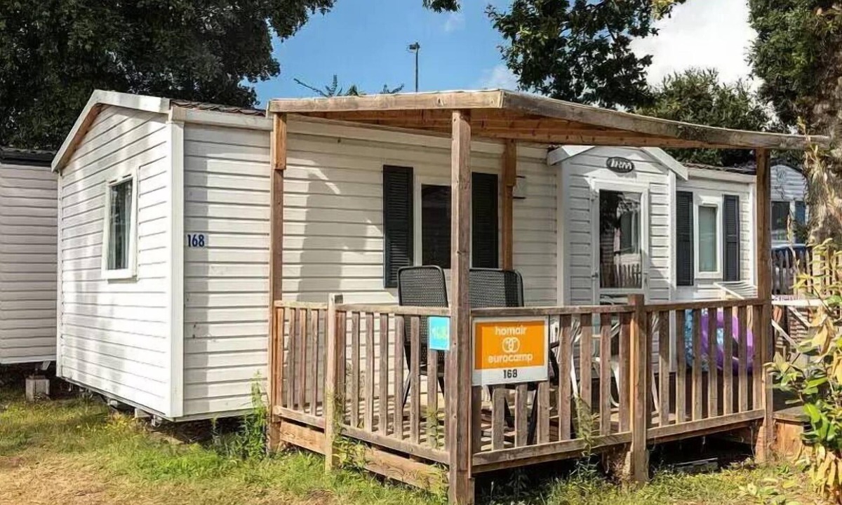 Trogues House | Mobile Home | Classic | 2 Bedrooms | Sleeps 4–6 | Raised Deck