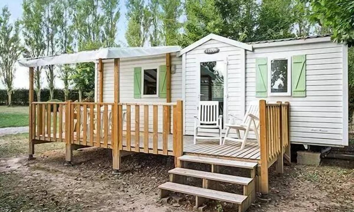 Trogues House | Mobile Home | Comfort | 2 Bedrooms | 4–6 people | Raised Deck | A/C