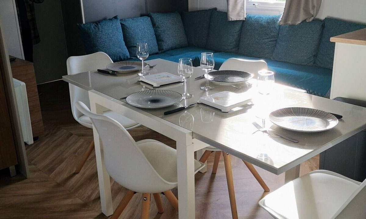 Saint-Hilaire-de-Riez RV Rental | Mobile Home '6 Pers Tout Confort' with Shared Pool and Private Terrace