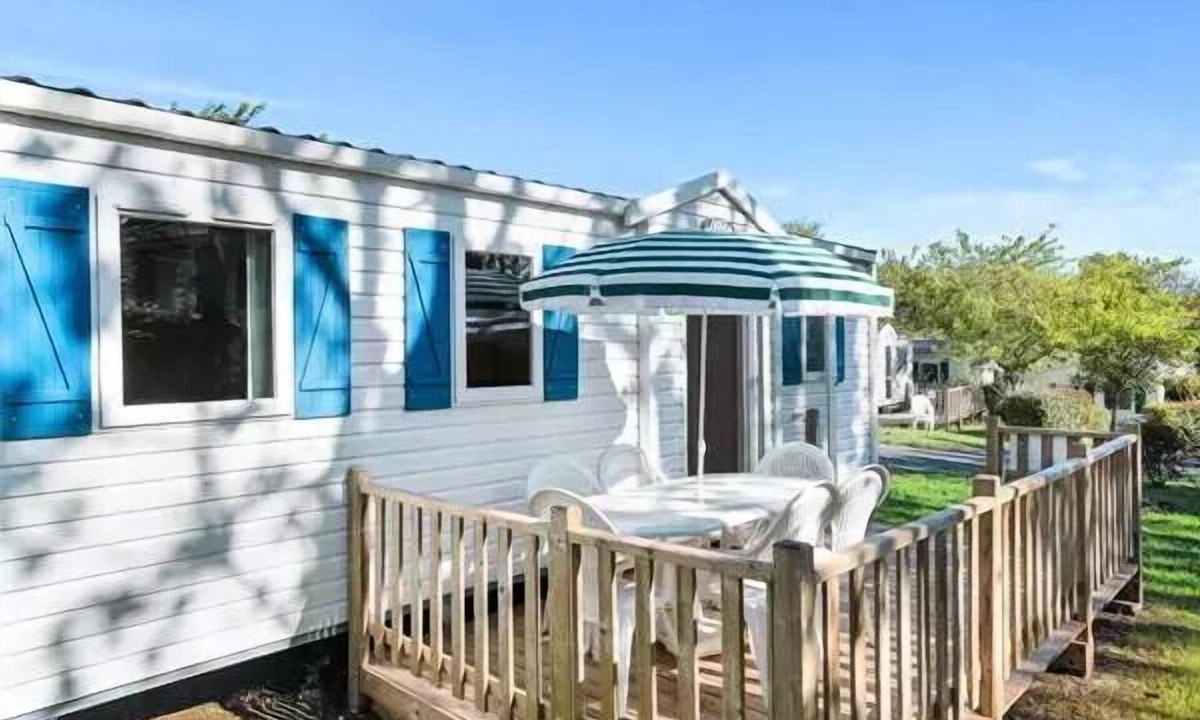 Varennes sur Loire House | Mobile Home | Comfort | 2 Bedrooms | 4 People | Raised, Uncovered Deck | A/C | TV