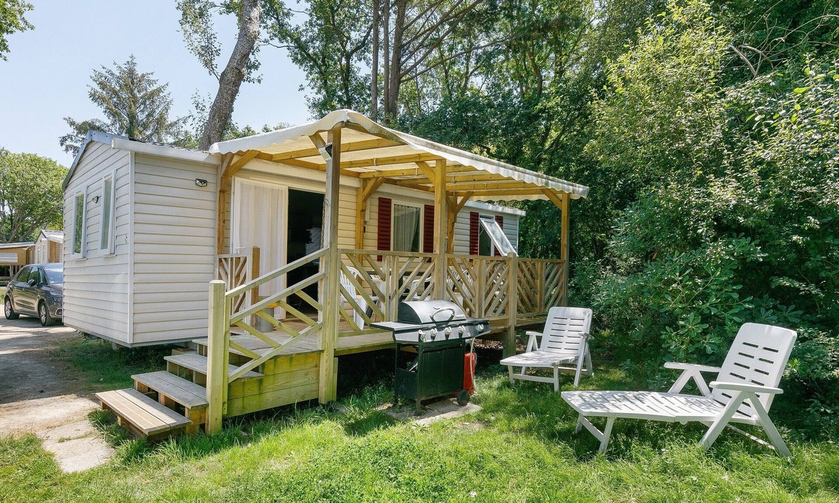 Piriac-sur-Mer House | Mobile Home 'Mobil Home Piriac Détente Boisée' with Private Terrace and Private Garden