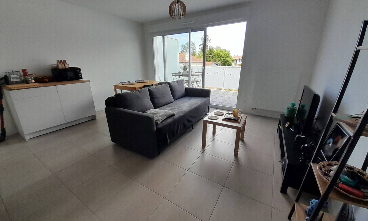 Anglet Apartment | Modern 1-Bed Apartment with Terrace and Parking in Central Anglet