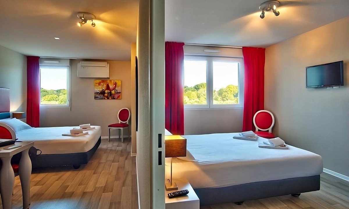 Lahonce Hotel | Modern Bayonne Retreat | 5.6 Miles to Historic Bayonne Citadel