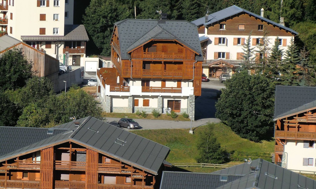 Mont-de-Lans Apartment | Modern Ground Floor Apartment in Great Location- Perfect for Families or Couples
