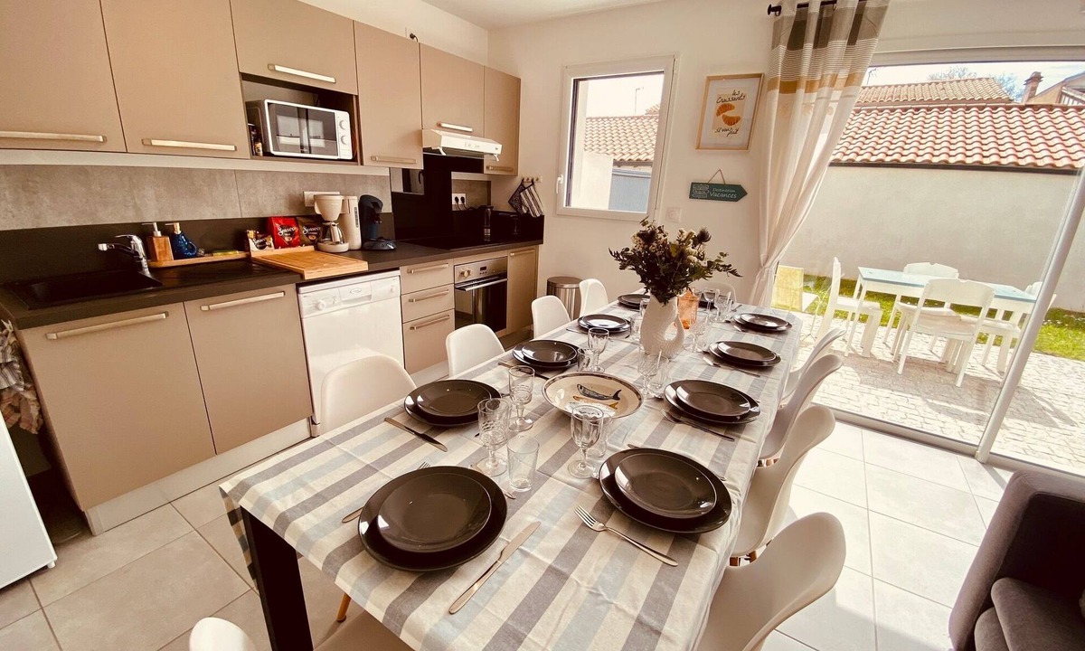 Aytre House | Modern house with 4 bedrooms, garden, and parking space near La Rochelle!