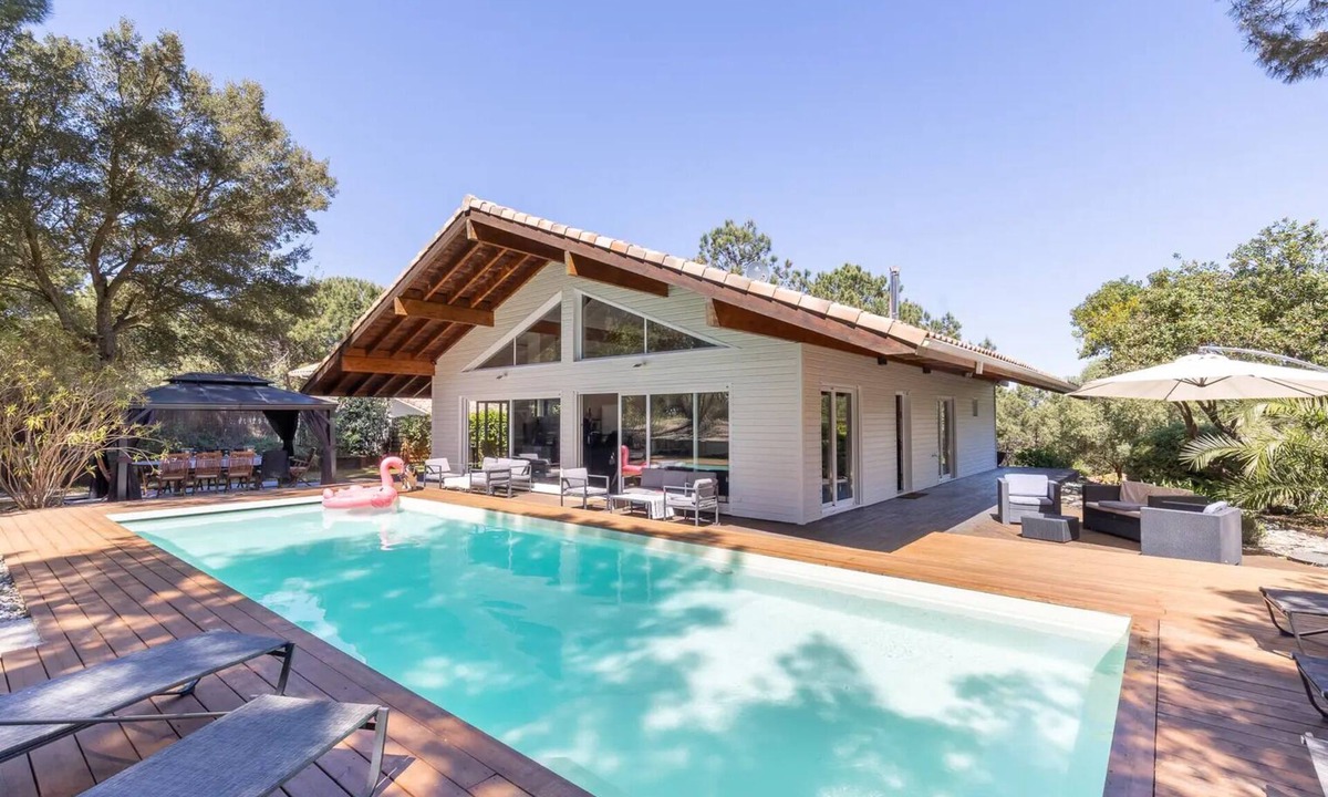 Moliets-et-Maa Villa | Modern, quiet villa on golf course, near beach, large heated pool