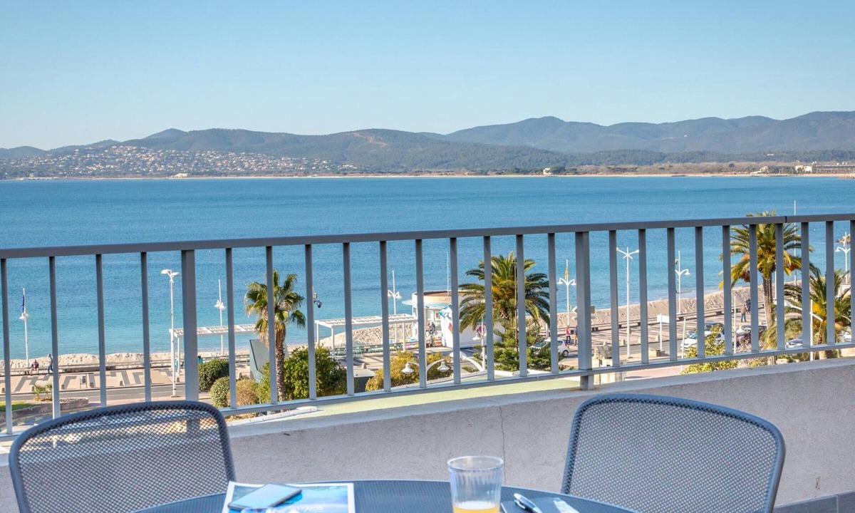 Saint-Raphael Apartment | Oceanview Gem: 2BR Apt with Terrace, Beach & City Center Access
