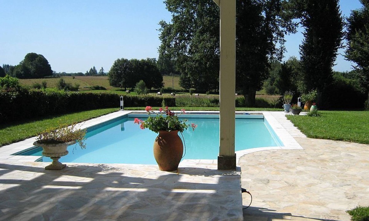 La Jonchere-Saint-Maurice House | Old house - Solar-heated organic pool