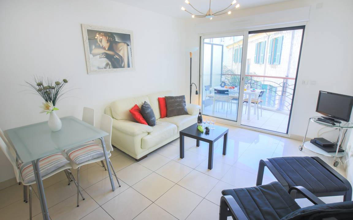Jean-Medecin Apartment | PALAIS LIBERTE II, Apartment with terrace, near the city center by RIVIERA HOLIDAY HOMES