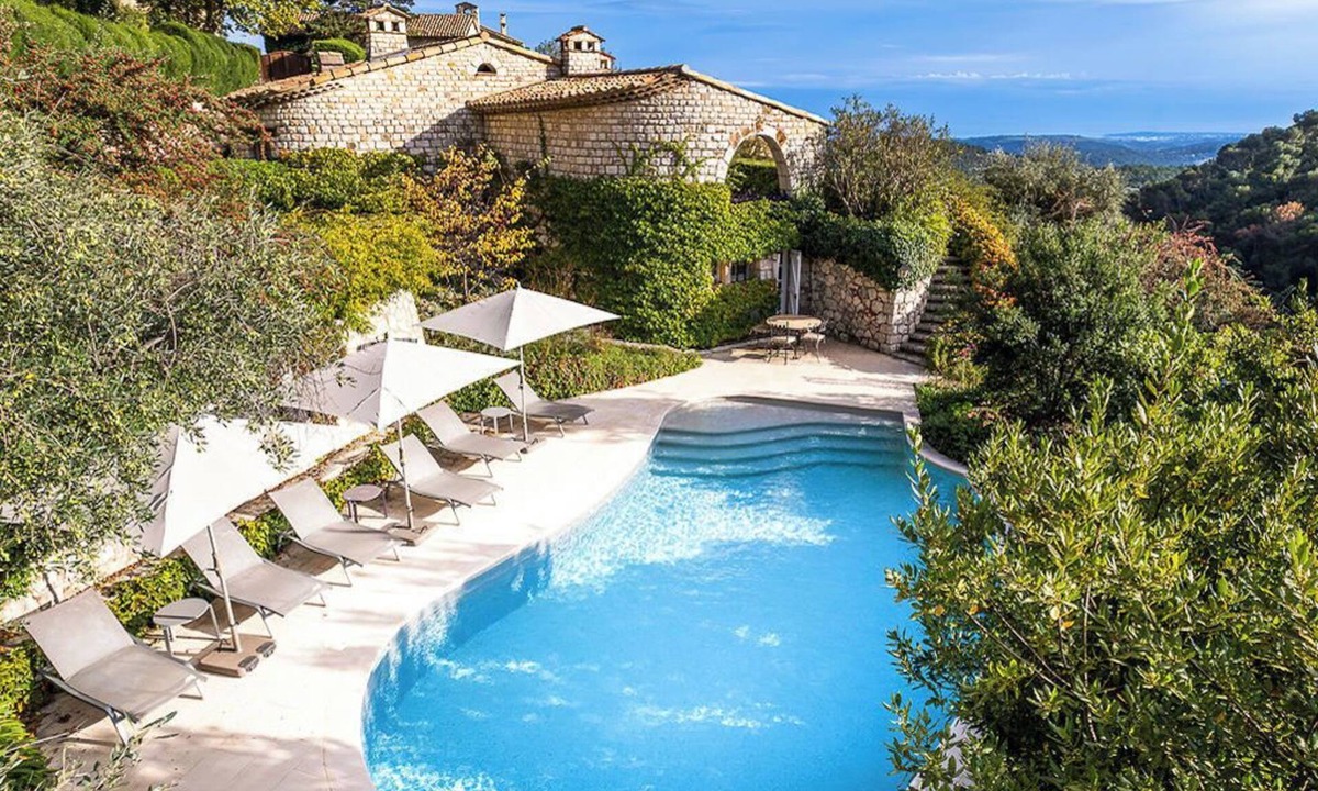 Tourrettes-sur-Loup Villa | PARISIAN HOTELIER’S BOLT HOLE: BEAUTIFUL VILLA, CENTRAL LOCATION, POOL AND VIEWS
