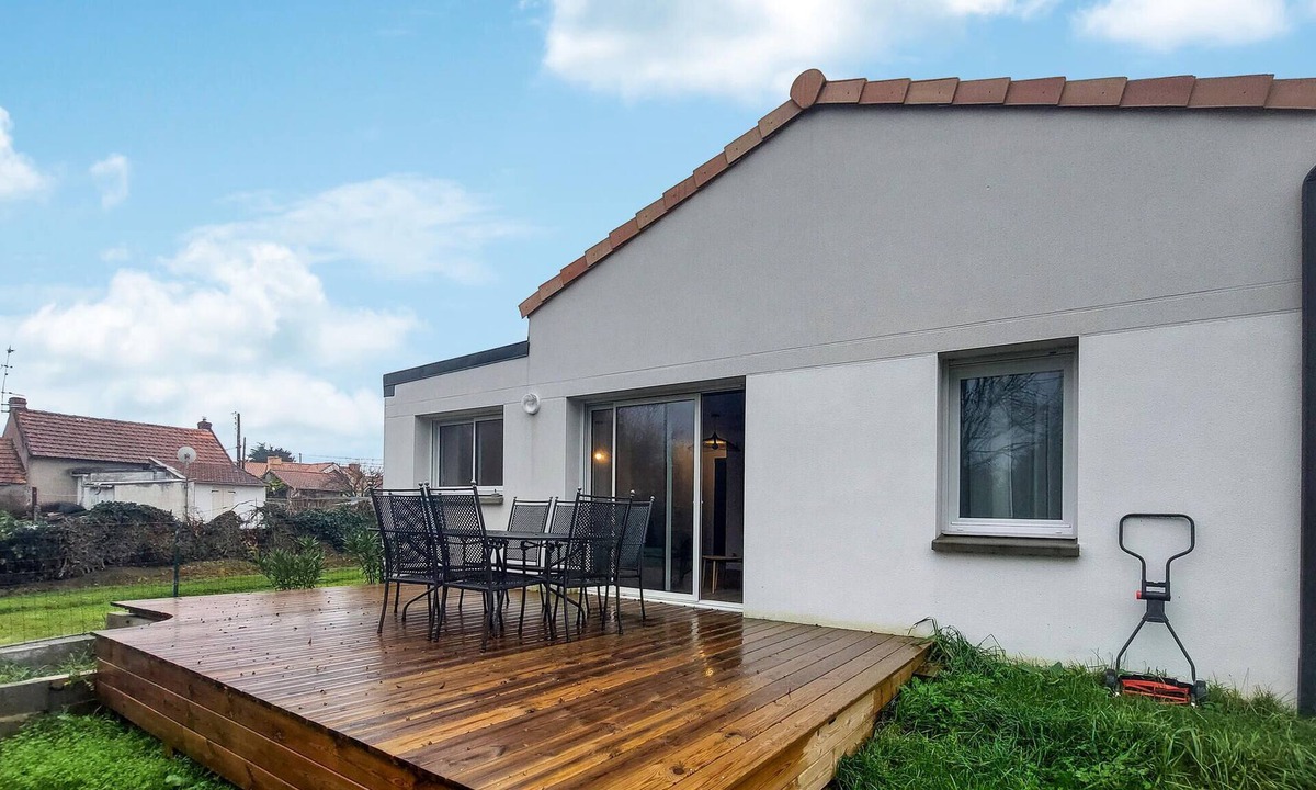 La Plaine-sur-Mer House | Pet friendly home in La Plaine Sur Mer with WiFi