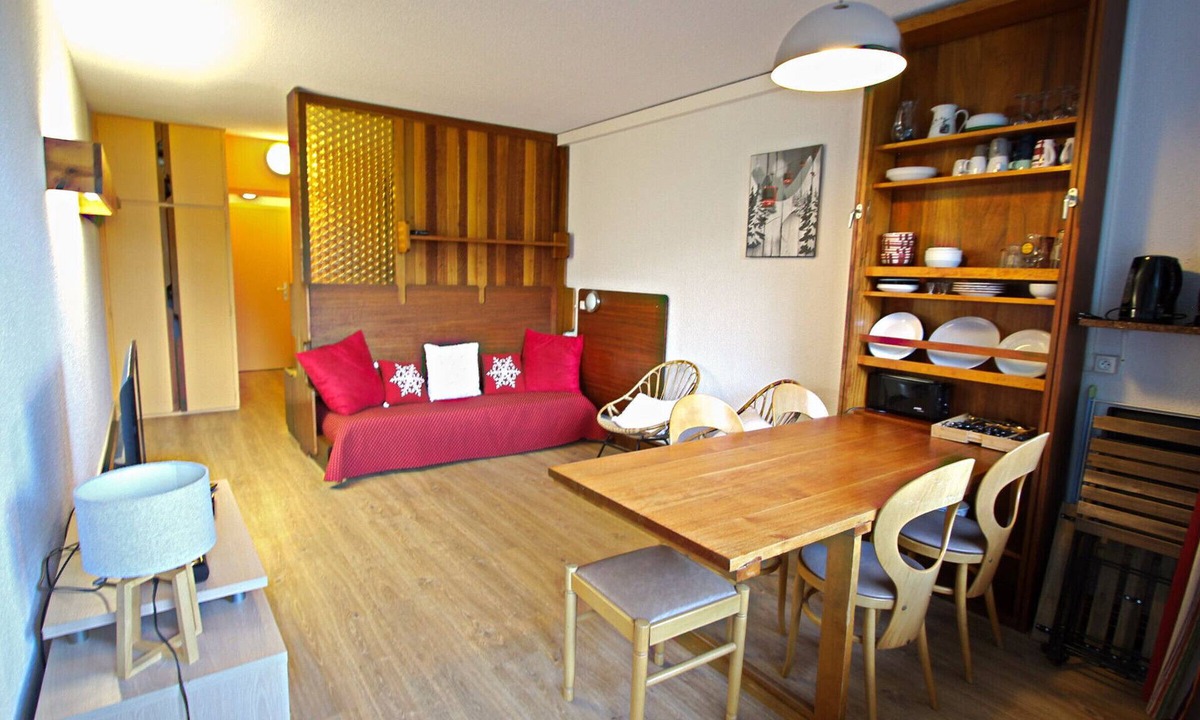Chamrousse Apartment | Pleasant studio at the foot of the slopes with balcony, pets allowed