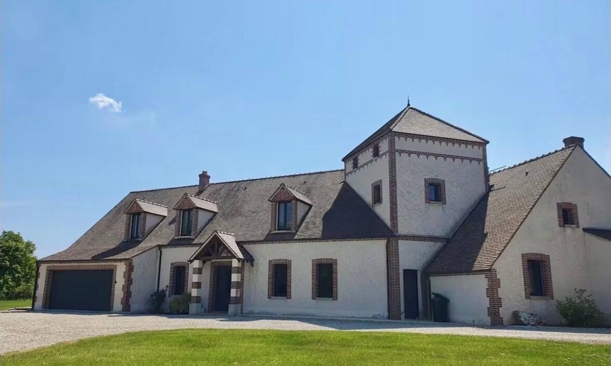Pressigny-les Pins Villa | PRESSIGNY LES PINS, BEAUTIFUL VILLA IN THE COUNTRYSIDE WITH SWIMMING POOL FOR 13 PEOPLE
