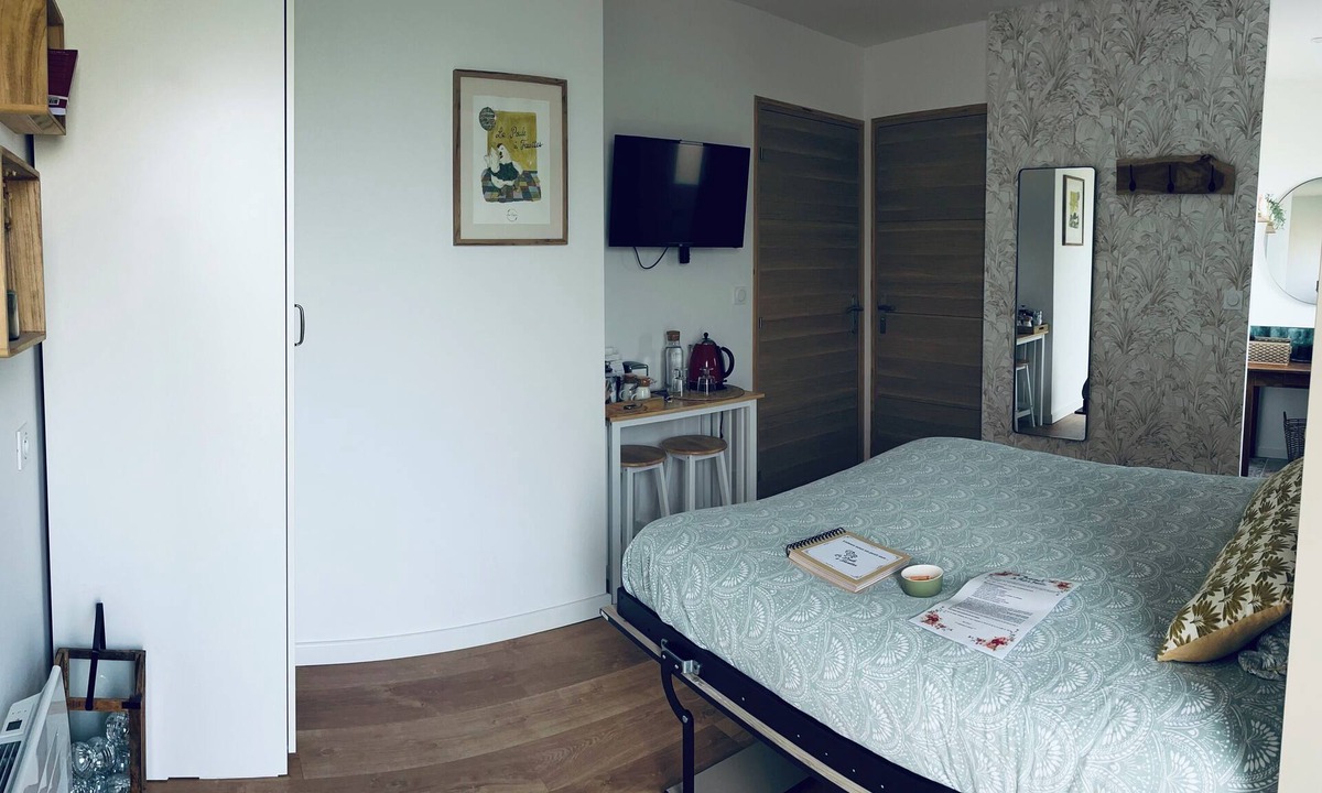 Moze-sur-Louet Bed & Breakfast | Private equipped room WC/SDB puy du fou A87 terrabotanica Terrace