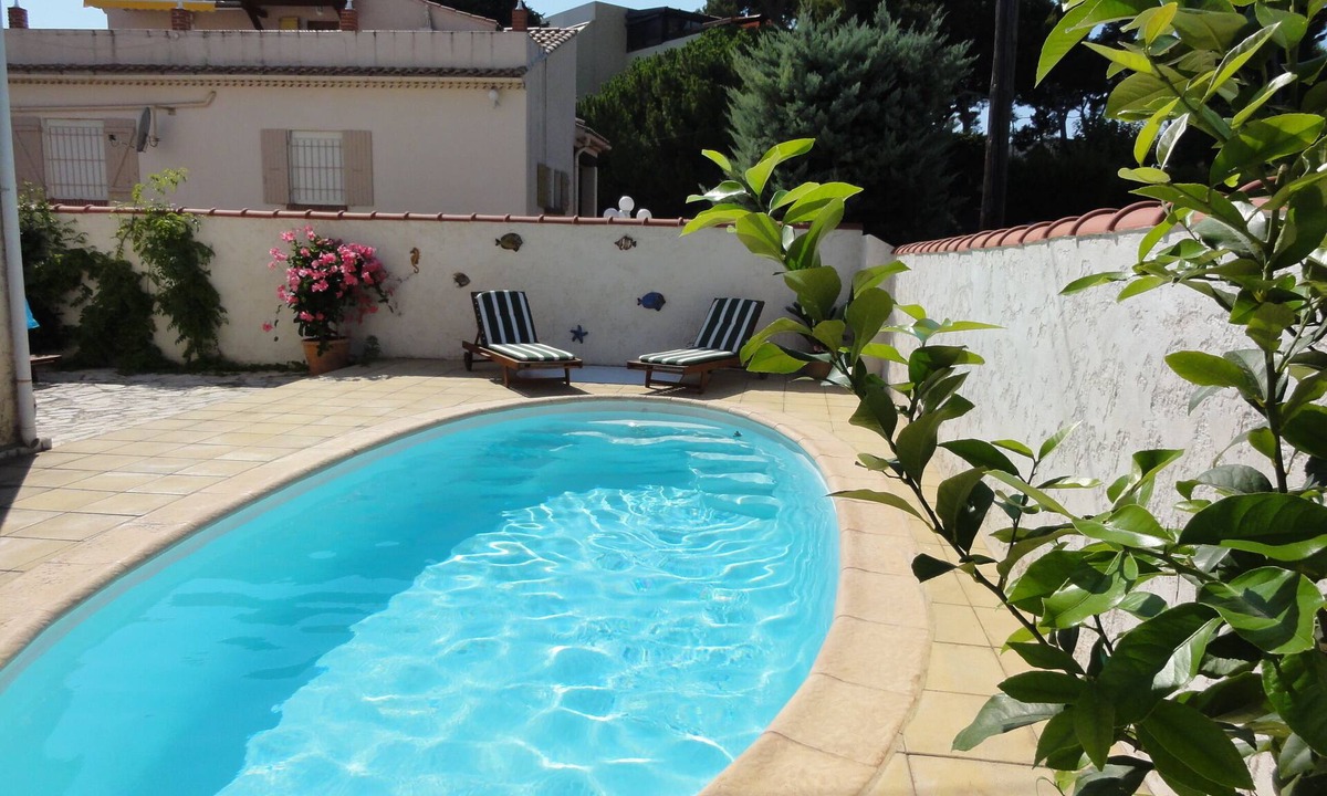 La Ciotat Apartment | Private pool & south-facing garden, absolute calm, close to the sea.