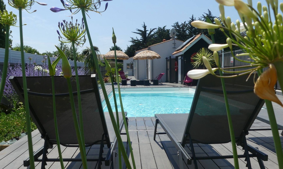 Saint-Georges-d'Oleron Villa | Quiet, 4-star-rated villa with a pool, terrace, garden, and 4 bathrooms. Beach, trails.