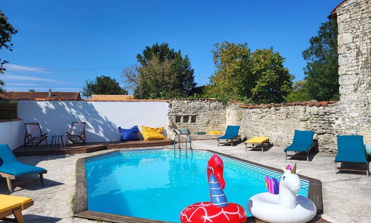 Villeneuve-la-Comtesse House | Quiet country house. Ideal for a stay with family or friends!