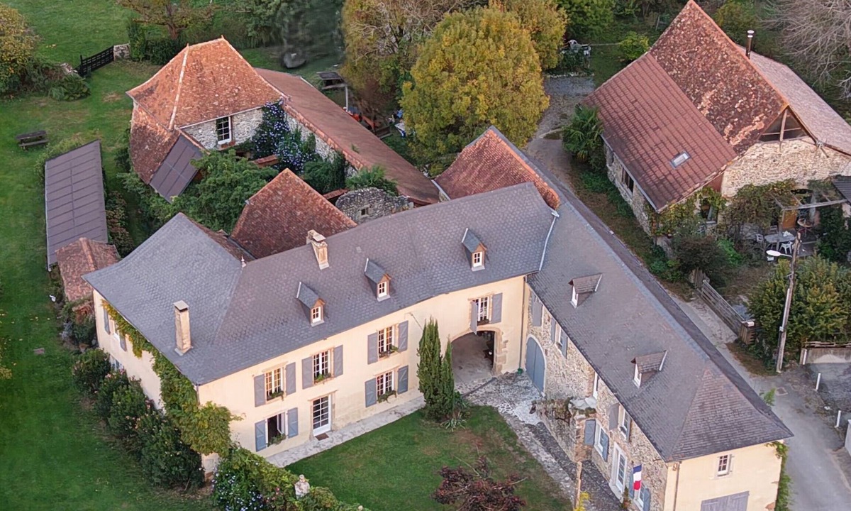 Castetnau-Camblong Apartment | Quiet country apartment for a couple. Recharge your batteries in nature,