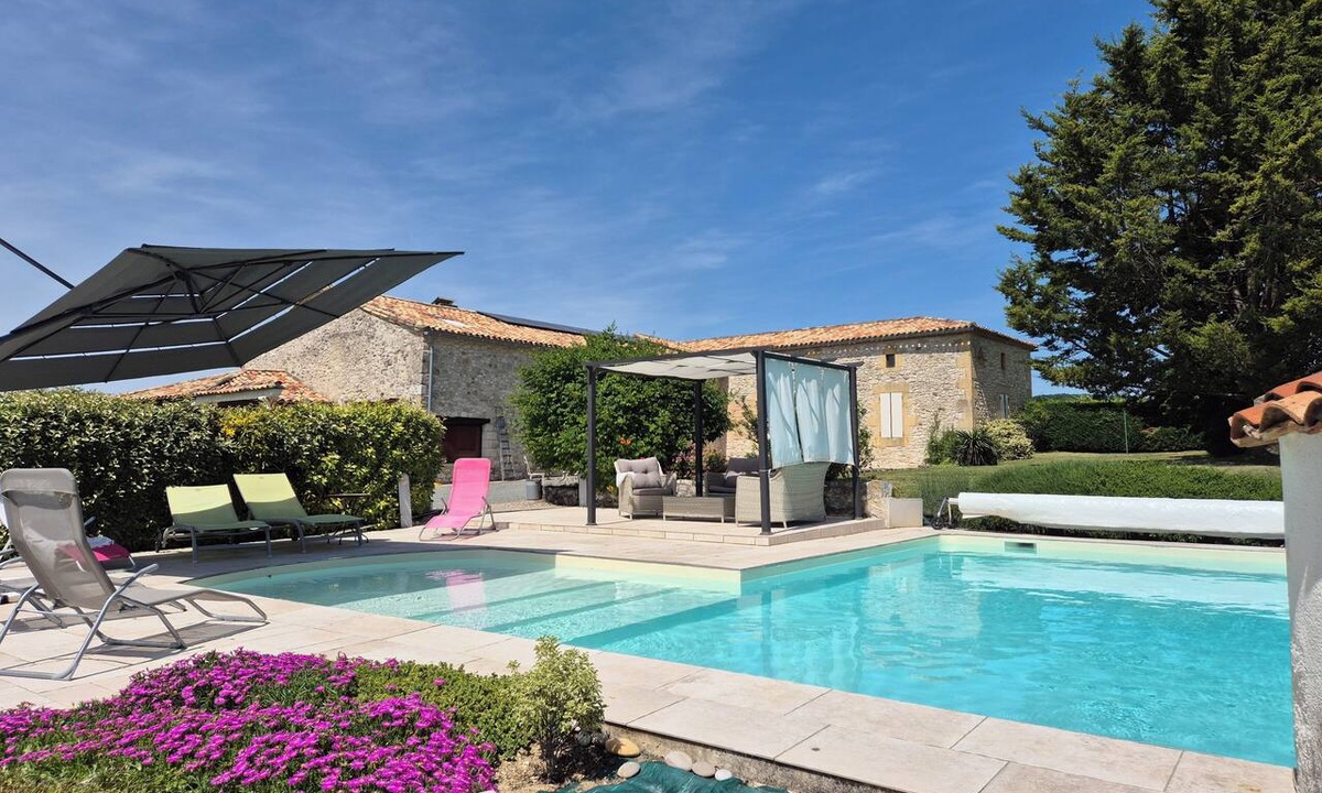 Lacaussade House | Quiet, unoverlooked country house with private saltwater pool
