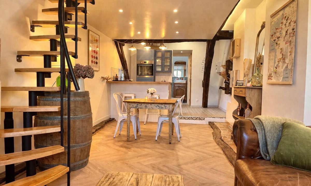 Downtown Angers Apartment | Refined and Elegant Apartment for 2 to 4 Guests – City Center