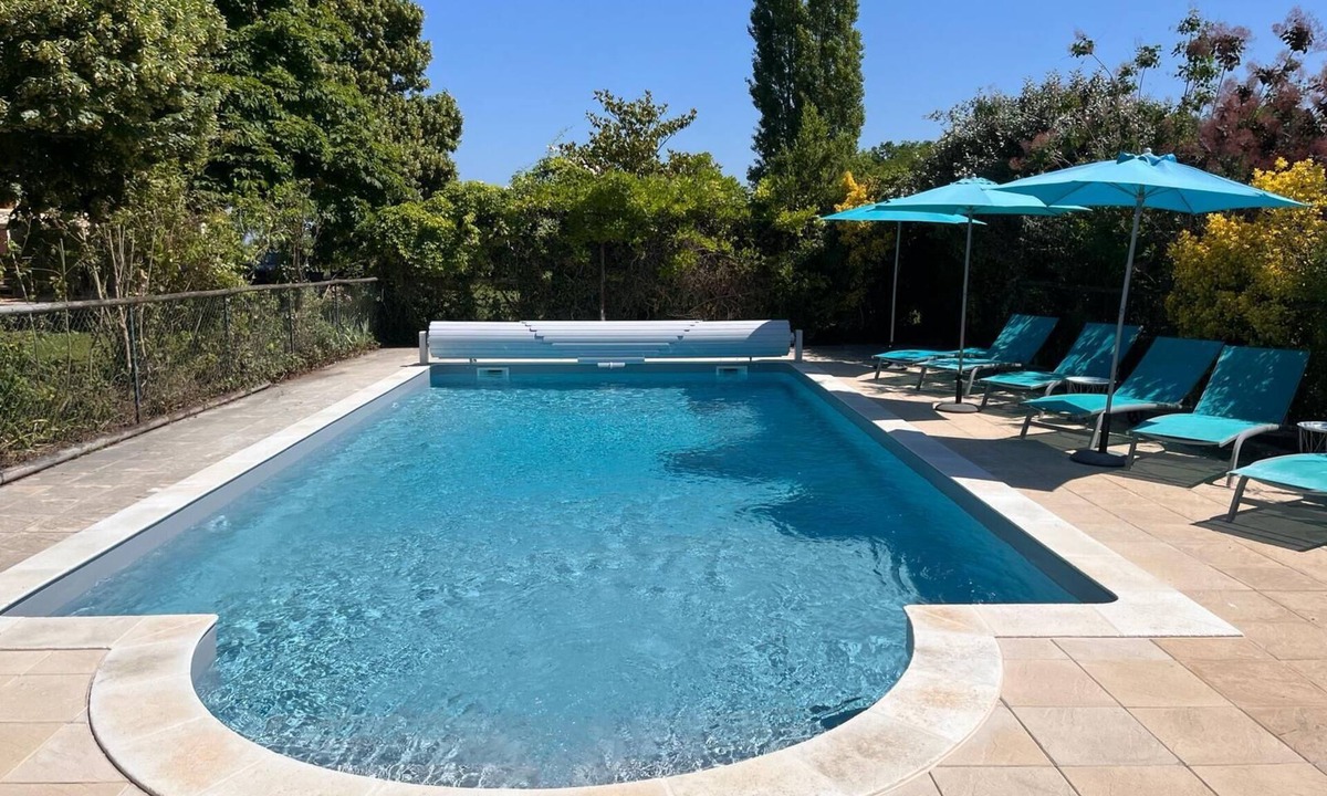 Saint-Vivien House | Refurbed 4 bed/3 bath (sleeps 8-12) fibre wifi + private pool amongst the vines