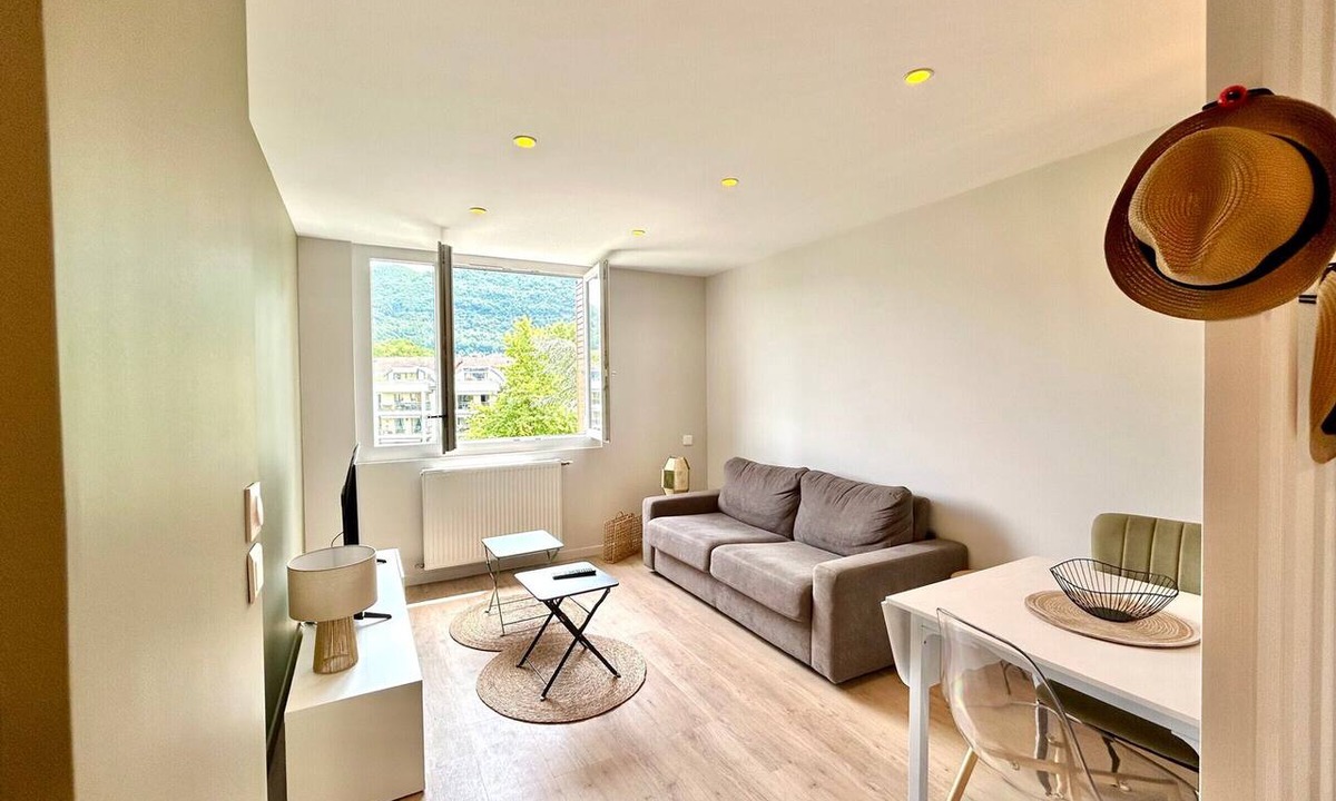 Annecy-le-Vieux Apartment | Renovated Apartment in Annecy with Parking and WIFI