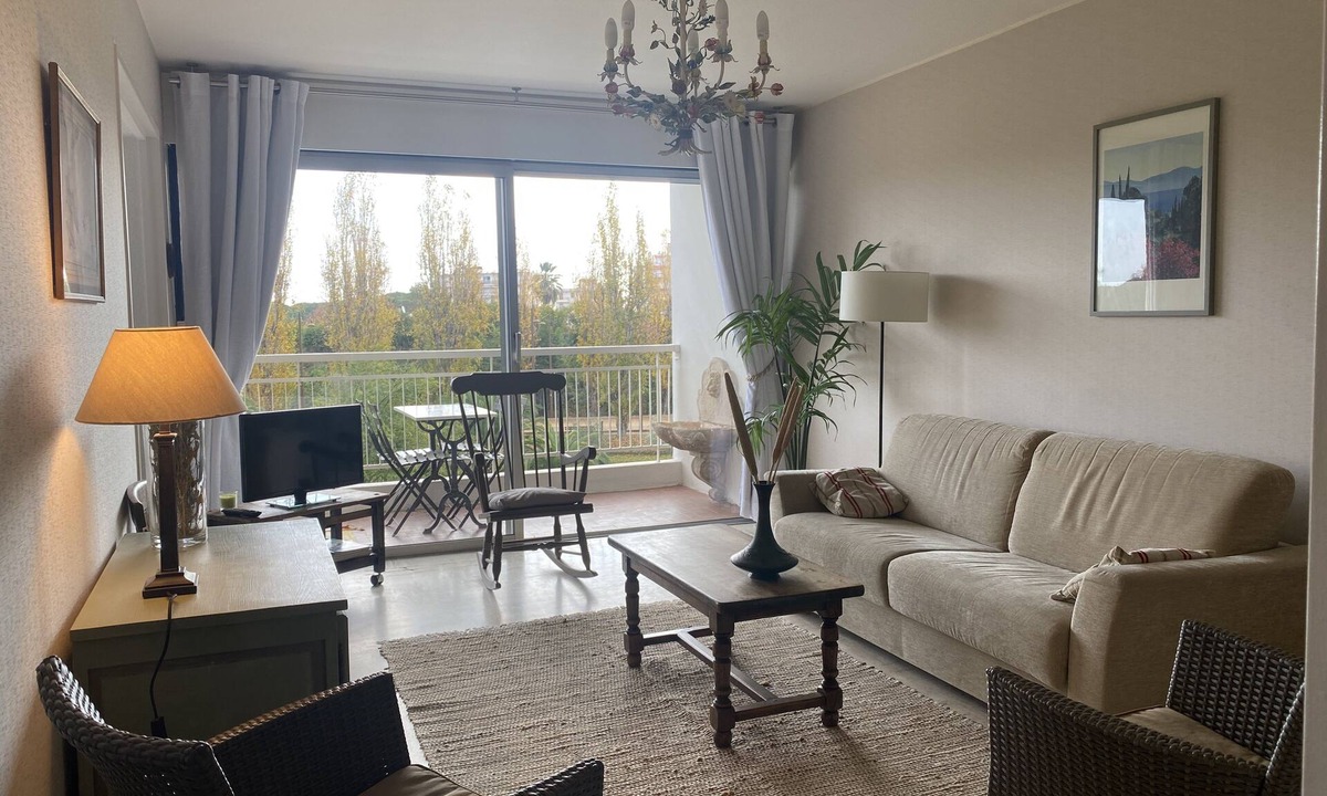 La Napoule Apartment | Residential flat in walking distance (5 minutes) from the beaches, the village centre and the railway station.