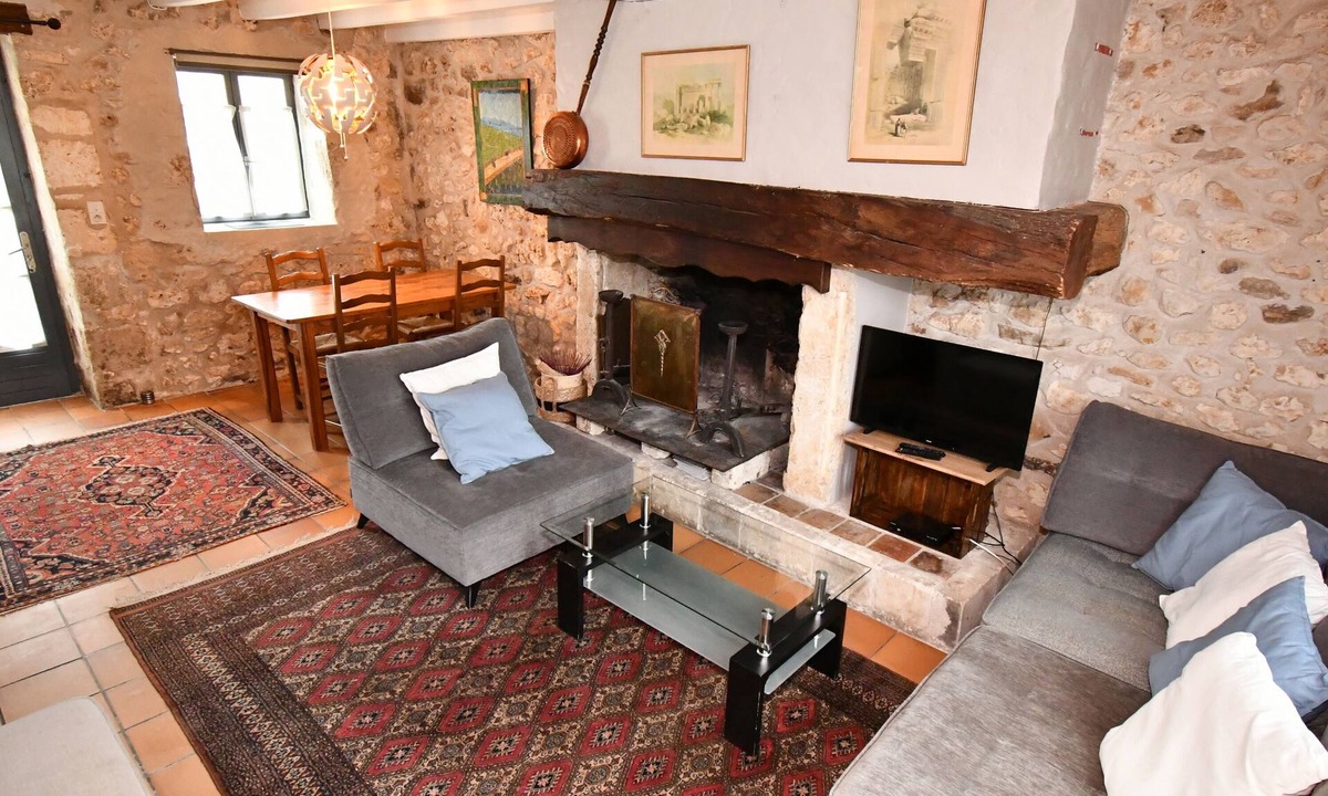Soyaux Cottage | Romantic 3 bedroom two-story self-catered cottage with patio and shared pool