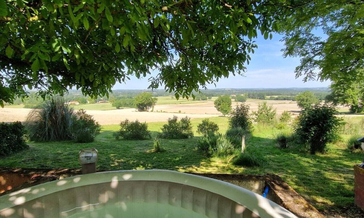 Douzains House | Romantic Gîte Cezanne with Jacuzzi, Two Terraces and Sunset Views in Lot-et-Garonne