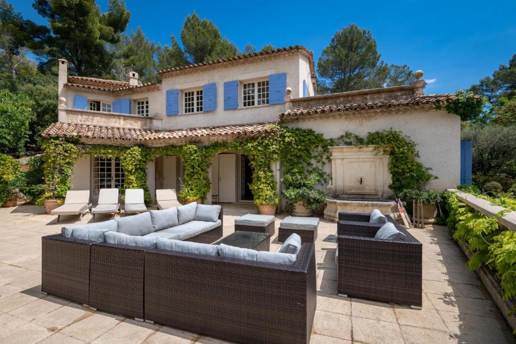 Roquefort-les-Pins Villa | Roquefort-les-Pins Villa Sleeps 8 Pool Air Con WiFi