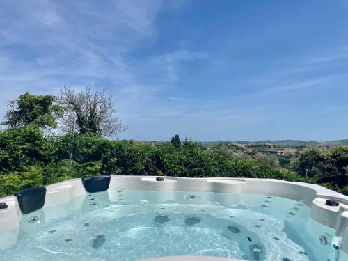 Saludecio House | Rustico con Jacuzzi privata BBQ e 3 camere